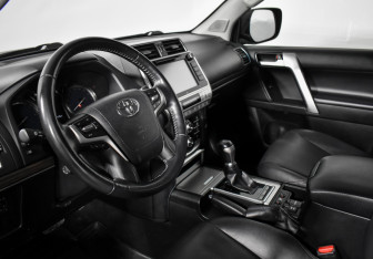 Подержанный автомобиль Toyota Land Cruiser Prado 2018 года (9 фото)