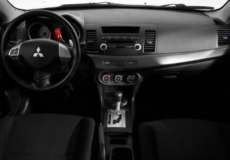 Подержанный автомобиль Mitsubishi Lancer Sedan 2008 года (13 фото)