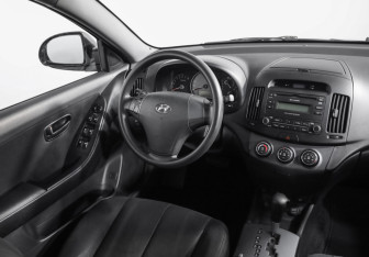 Подержанный автомобиль Hyundai Elantra Sedan 2008 года (9 фото)