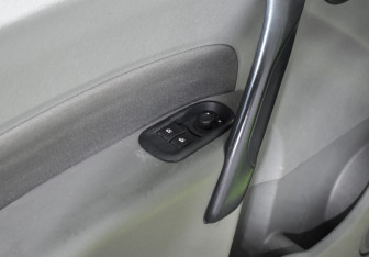 Подержанный автомобиль Renault Kangoo 2008 года (10 фото)