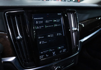 Подержанный автомобиль Volvo S90 2018 года (25 фото)