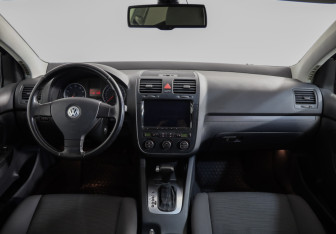 Подержанный автомобиль Volkswagen Golf Hatchback 2005 года (9 фото)