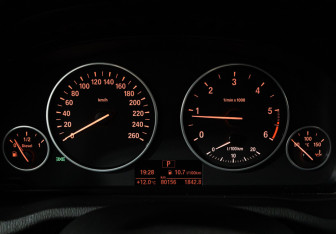 Подержанный автомобиль BMW X4 2015 года (12 фото)