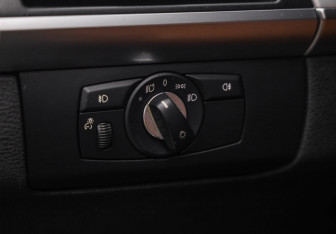Подержанный автомобиль BMW X6 2013 года (21 фото)