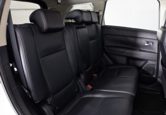 Подержанный автомобиль Mitsubishi Outlander 2017 года (13 фото)