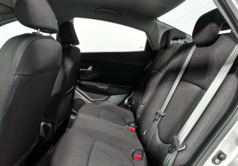 Подержанный автомобиль Kia Rio Sedan 2012 года (12 фото)