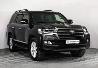 Подержанный автомобиль Toyota Land Cruiser Suv 2017 года (3 фото)