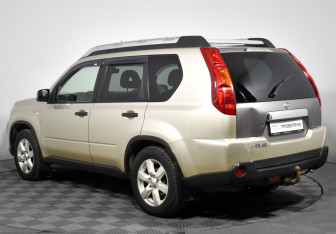 Подержанный автомобиль Nissan X-Trail 2008 года (7 фото)