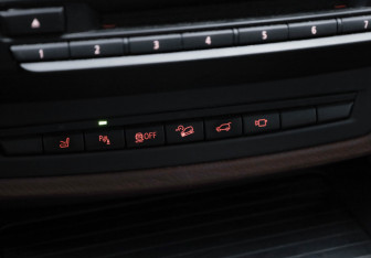 Подержанный автомобиль BMW X6 2013 года (22 фото)