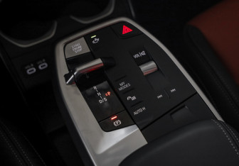 Подержанный автомобиль BMW X1 2024 года (22 фото)