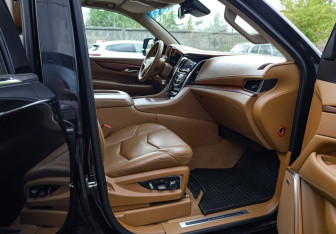 Подержанный автомобиль Cadillac Escalade Suv 2015 года (9 фото)