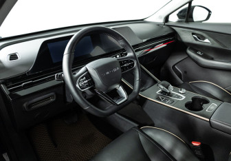 Подержанный автомобиль Omoda C5 2024 года (11 фото)