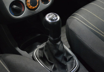 Подержанный автомобиль Opel Corsa 2010 года (14 фото)