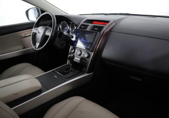 Подержанный автомобиль Mazda CX-9 2012 года (18 фото)