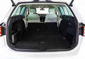 Подержанный автомобиль Volkswagen Passat Wagon 2019 года (30 фото)
