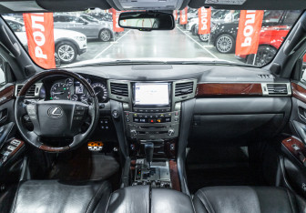 Подержанный автомобиль Lexus LX 2013 года (31 фото)
