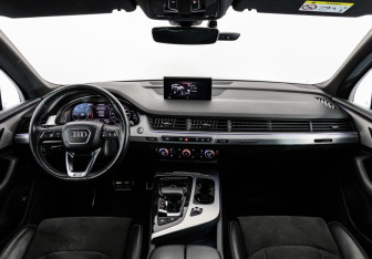 Подержанный автомобиль Audi Q7 2018 года (12 фото)