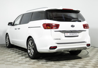 Подержанный автомобиль Kia Carnival 2019 года (7 фото)