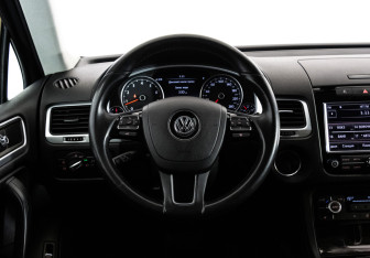 Подержанный автомобиль Volkswagen Touareg 2012 года (11 фото)