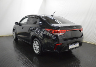 Подержанный автомобиль Kia Rio Sedan 2018 года (7 фото)