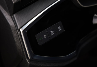Подержанный автомобиль Audi Q3 2020 года (24 фото)