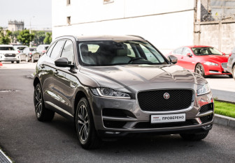 Подержанный автомобиль Jaguar F-Pace 2017 года (5 фото)