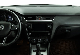 Подержанный автомобиль Skoda Octavia Liftback 2020 года (14 фото)
