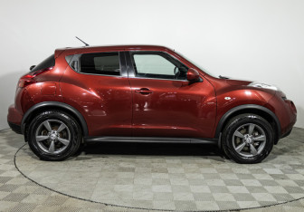 Подержанный автомобиль Nissan Juke 2012 года (4 фото)