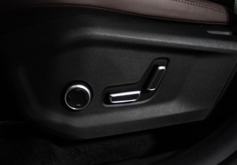 Подержанный автомобиль Geely Monjaro 2023 года (15 фото)