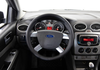 Подержанный автомобиль Ford Focus Wagon 2010 года (10 фото)