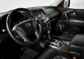 Подержанный автомобиль Nissan Patrol 2014 года (9 фото)