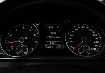 Подержанный автомобиль Volkswagen Passat Sedan 2012 года (12 фото)