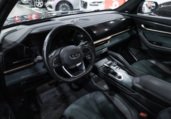 Подержанный автомобиль Geely Monjaro 2023 года (12 фото)