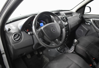 Подержанный автомобиль Renault Duster 2016 года (9 фото)