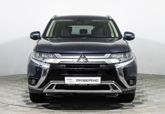 Подержанный автомобиль Mitsubishi Outlander 2020 года (2 фото)