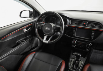 Подержанный автомобиль Kia Rio Sedan 2019 года (9 фото)