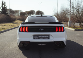 Подержанный автомобиль Ford Mustang Coupe 2020 года (13 фото)