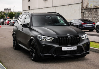 Подержанный автомобиль BMW X5 M 2021 года (5 фото)