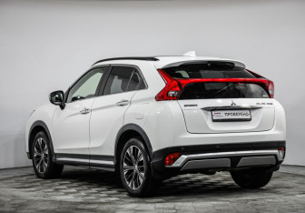 Подержанный автомобиль Mitsubishi Eclipse Cross 2018 года (7 фото)