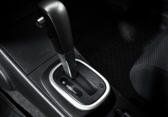Подержанный автомобиль Nissan Tiida Hatchback 2010 года (11 фото)
