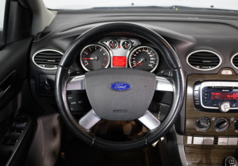 Подержанный автомобиль Ford Focus Sedan 2009 года (10 фото)
