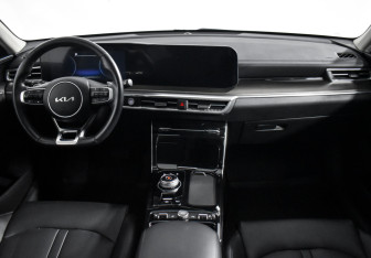 Подержанный автомобиль Kia K5 2024 года (14 фото)