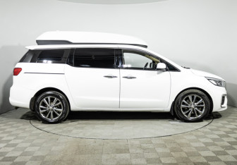 Подержанный автомобиль Kia Carnival 2019 года (4 фото)
