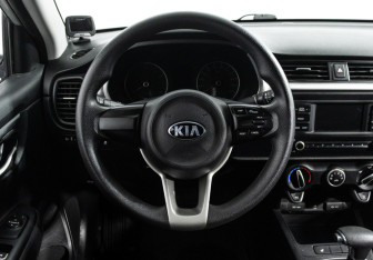 Подержанный автомобиль Kia Rio Sedan 2021 года (19 фото)