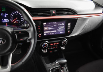 Подержанный автомобиль Kia Rio Sedan 2020 года (17 фото)