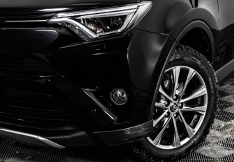 Подержанный автомобиль Toyota RAV4 2019 года (3 фото)