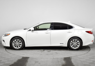 Подержанный автомобиль Lexus ES 2013 года (8 фото)