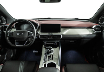 Подержанный автомобиль Geely Coolray 2023 года (13 фото)