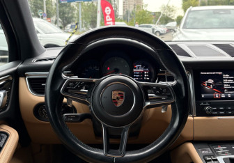 Подержанный автомобиль Porsche Macan 2016 года (14 фото)