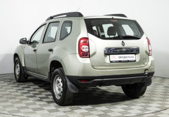 Подержанный автомобиль Renault Duster 2014 года (7 фото)